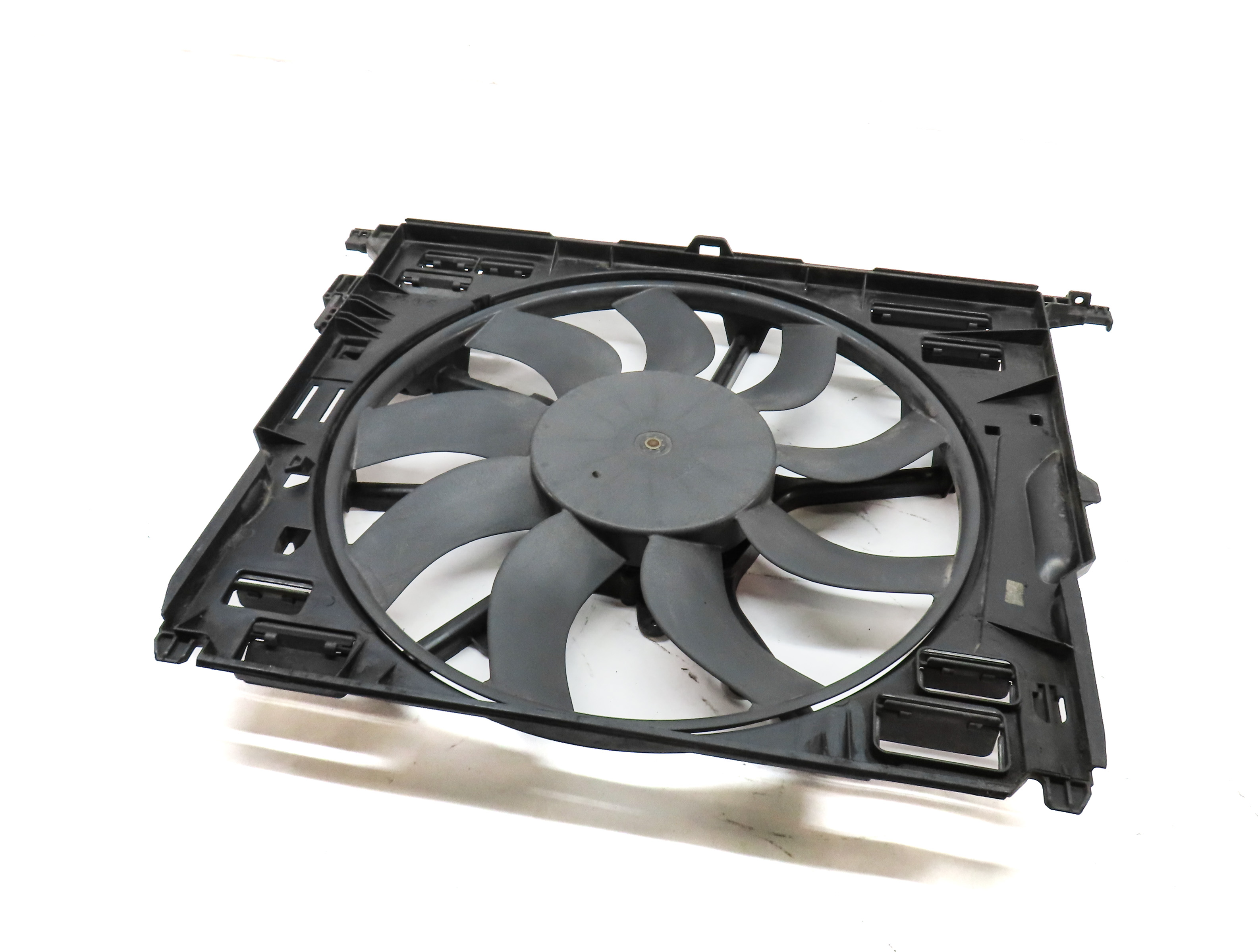 10-19 BMW 5 6 7 F01 F10 3.0L N54 N55 ENGINE 850 WATT RADIATOR COOLING FAN SHROUD — exact item pictured